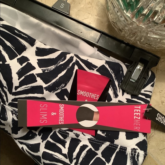 TEEZHER long shorts size S Navy & white Smooth and slims NWT invisible panel. - Picture 11 of 11
